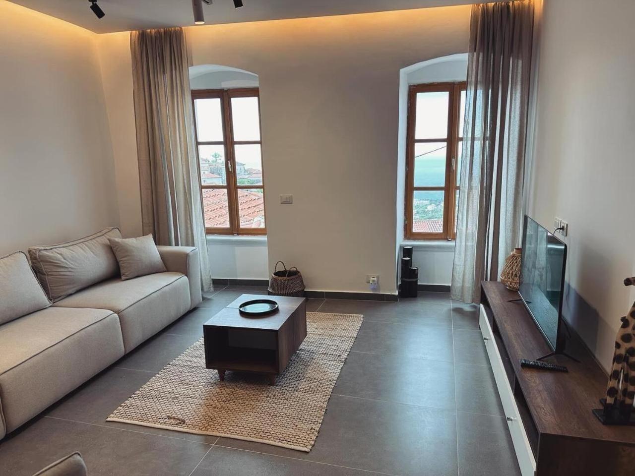 Lion'S Villa Vlore Bagian luar foto